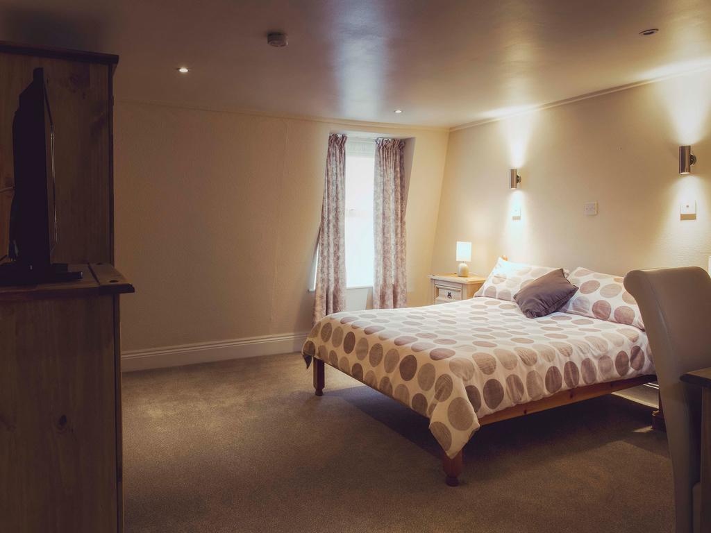 The Queens Inn Saint Martin Room photo