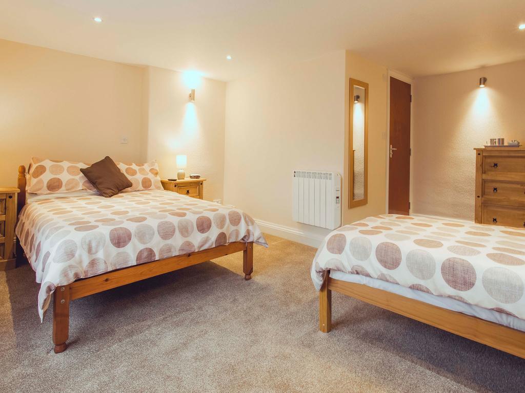 The Queens Inn Saint Martin Room photo